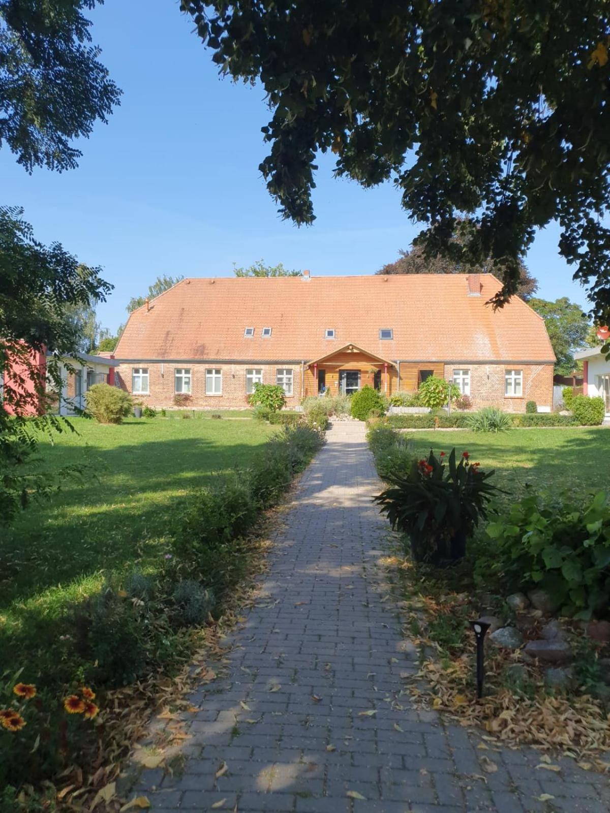 Hotelpension Pfarrhaus Alt Schwerin Exterior foto